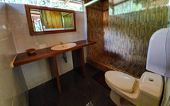 washrooms_lodge_ecoamericaperu